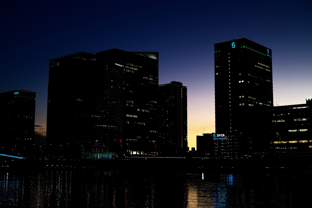 日の入り後の薄明空