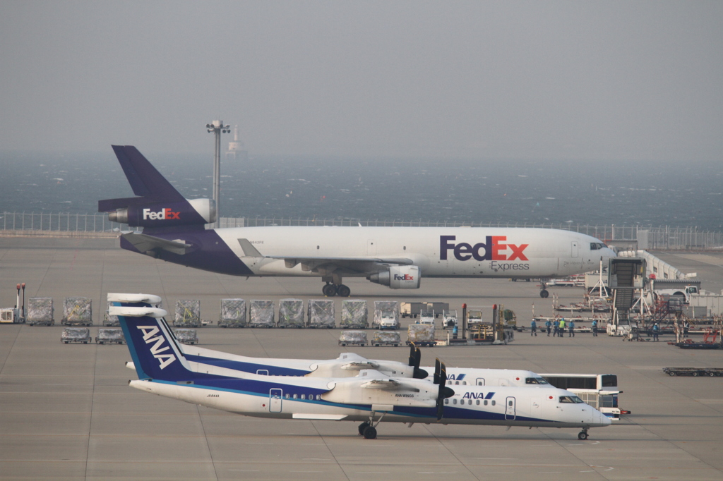 駐機中のMD-11F