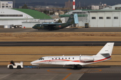 格納庫にドナドナ
