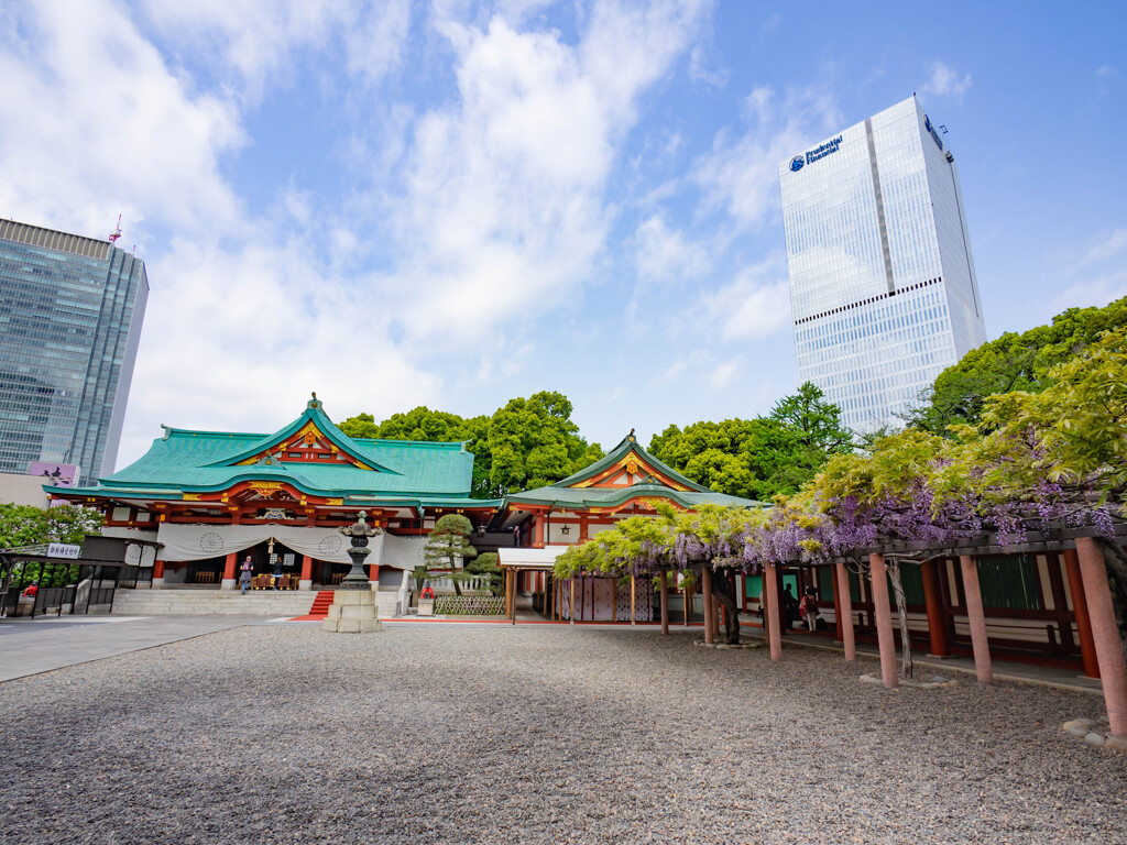 藤棚のある神社