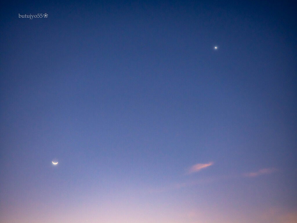 明けの明星と三日月