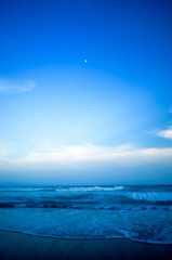 月と海