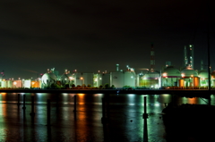 四日市市工場夜景　タンク群