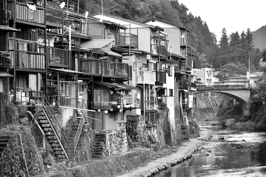 ぷらっと旅　美濃路　「川縁」