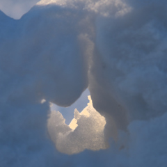 ふらり散歩　雪の小窓