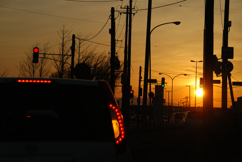 信号待ちの夕陽