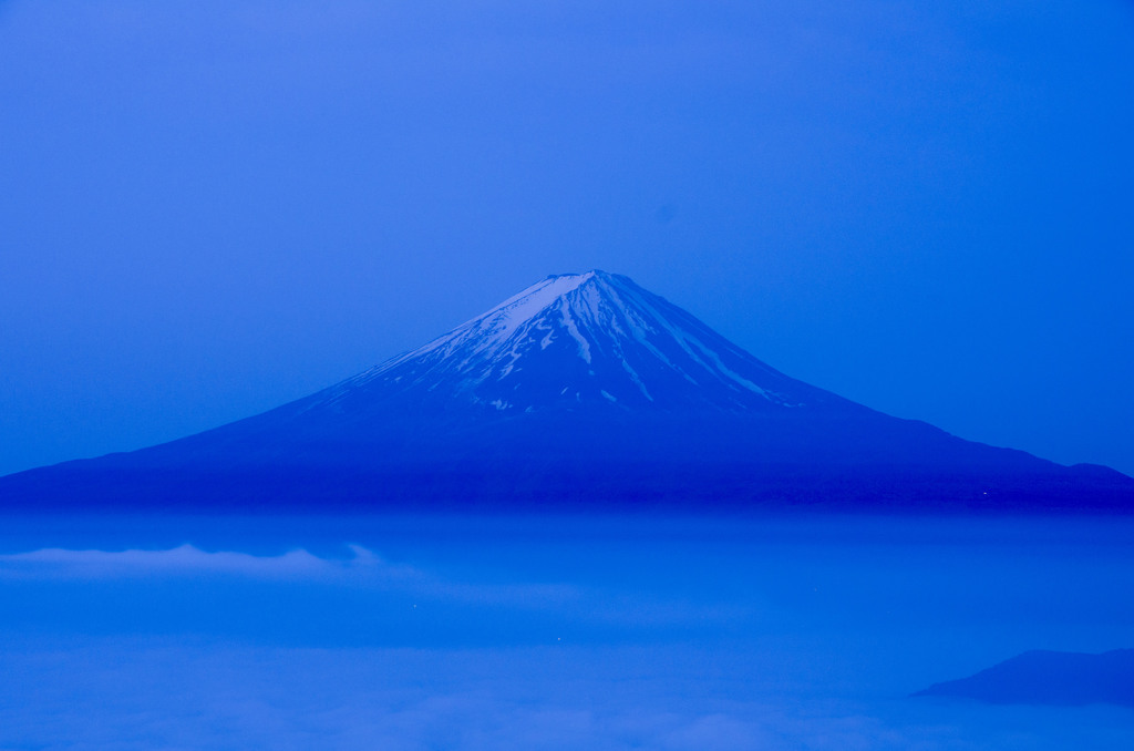 霞に浮かぶ