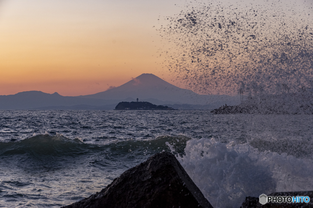 波間から富士山