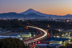 夜明けの光跡