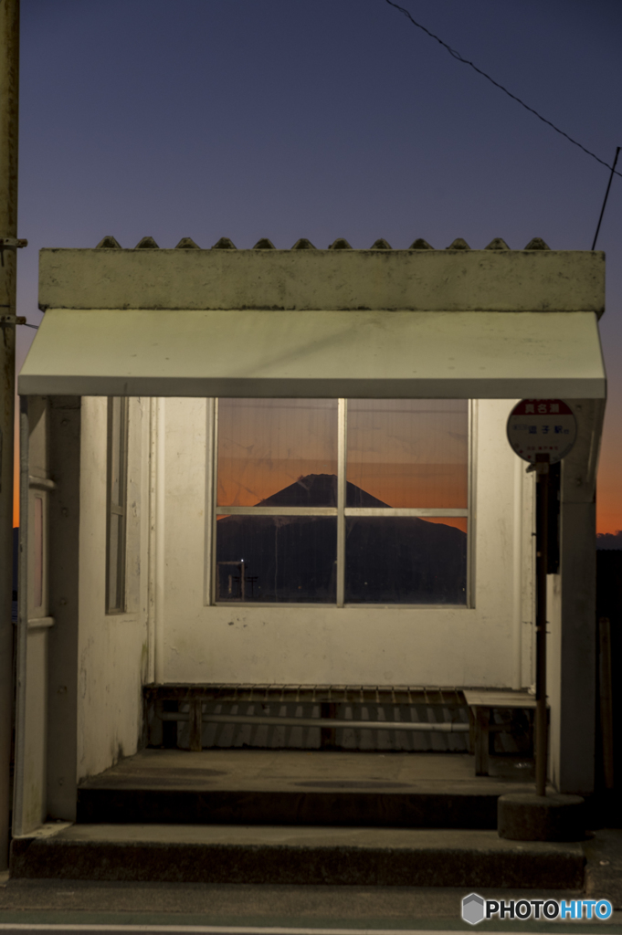 窓越しの富士山