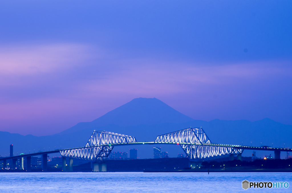 ゲートブリッジと富士山