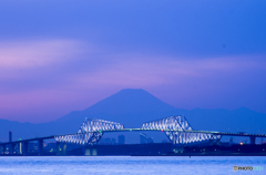 ゲートブリッジと富士山