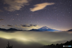 真夜中の雲上