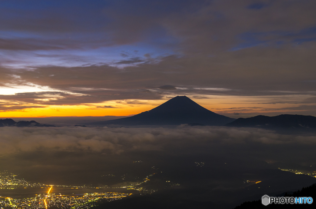 夜明けの富士山