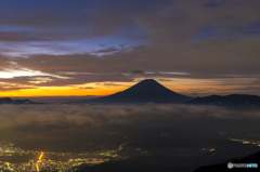 夜明けの富士山