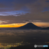 夜明けの富士山