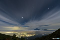 迫る雲