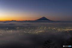 夜明けの街