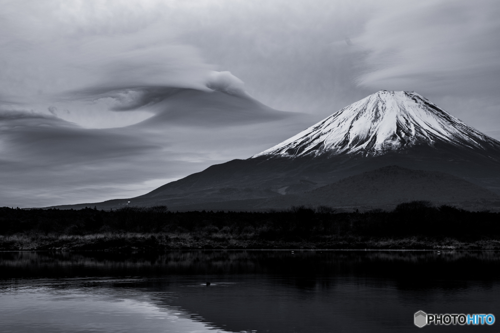 うねる雲