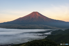 高座山の夜明け
