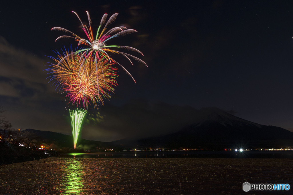 山中湖アイスキャンドル花火