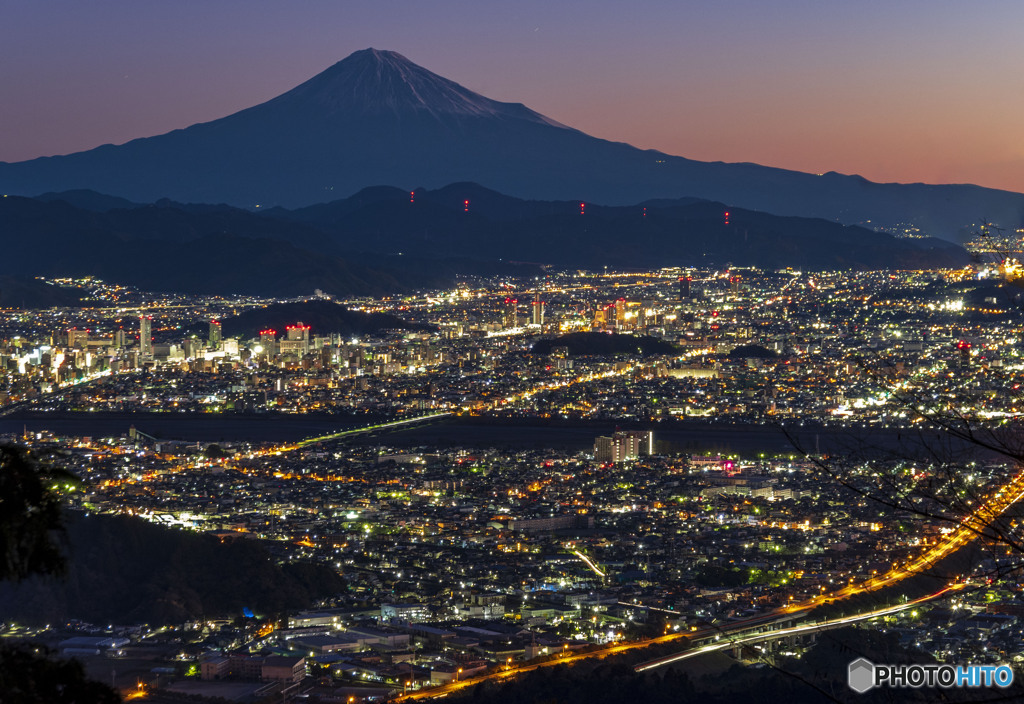 夜景と富士山