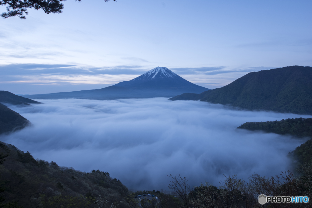 霧の本栖湖