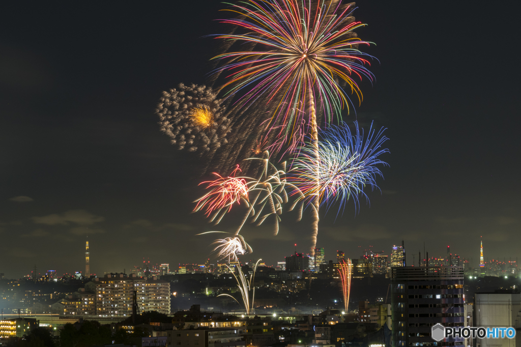 タワー２つに華を添え