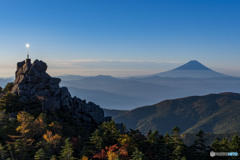 輝く剣と富士山