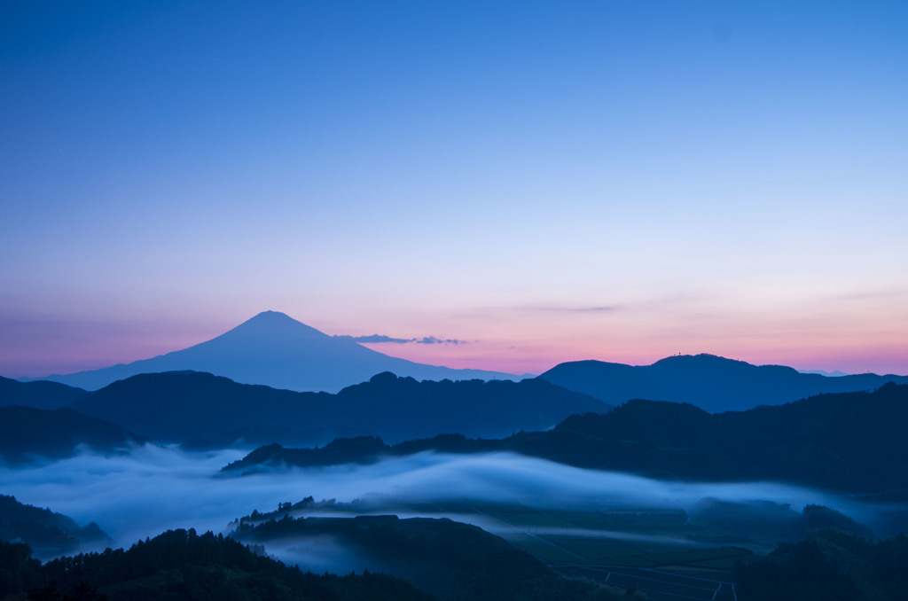 流れる雲海