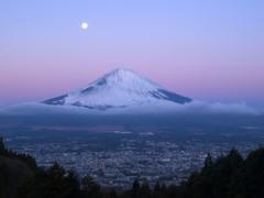 浮かぶ霊峰