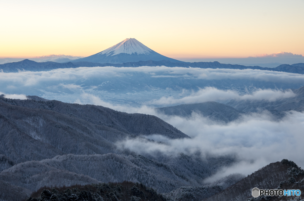 山並み超えて