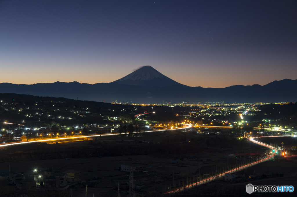 ハイウェイと富士山