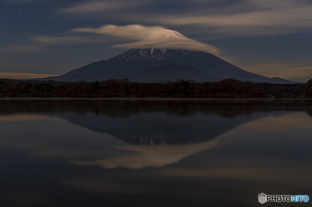 帽子を纏う富士山