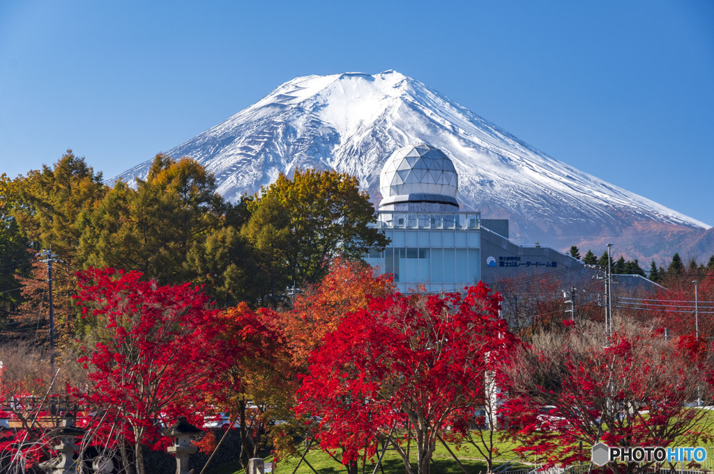 レーダードームと富士山