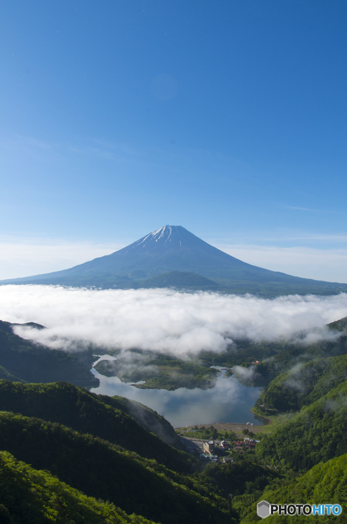 雲海と湖