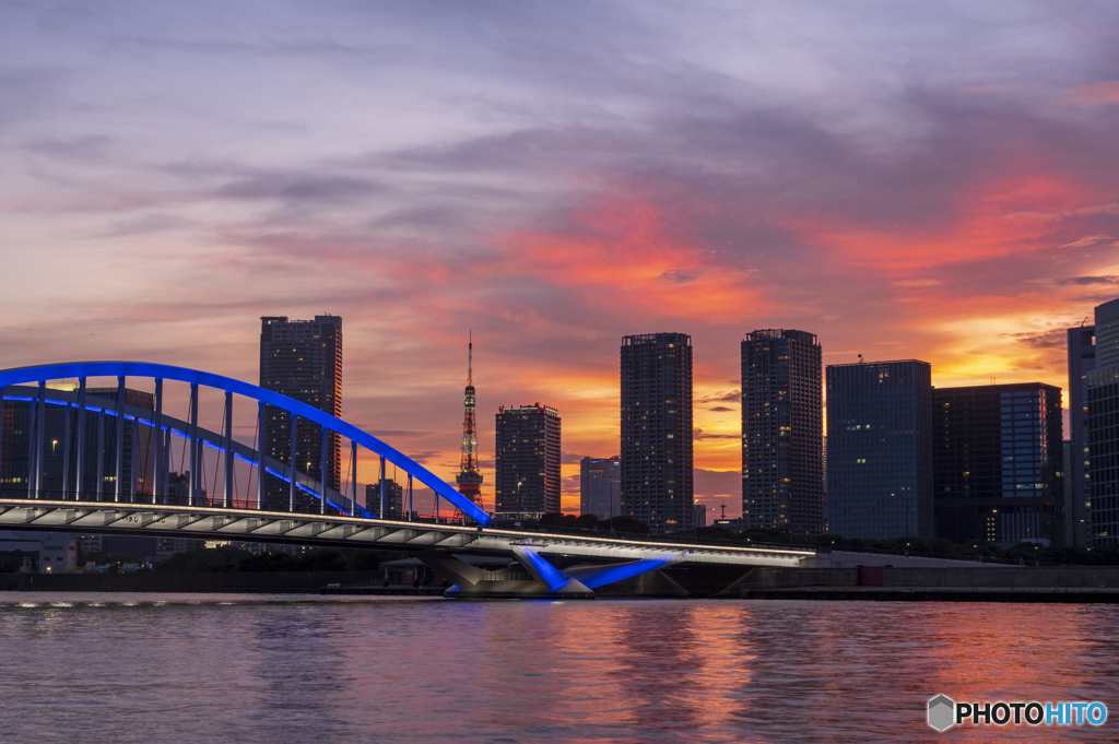 夏タワーと築地大橋