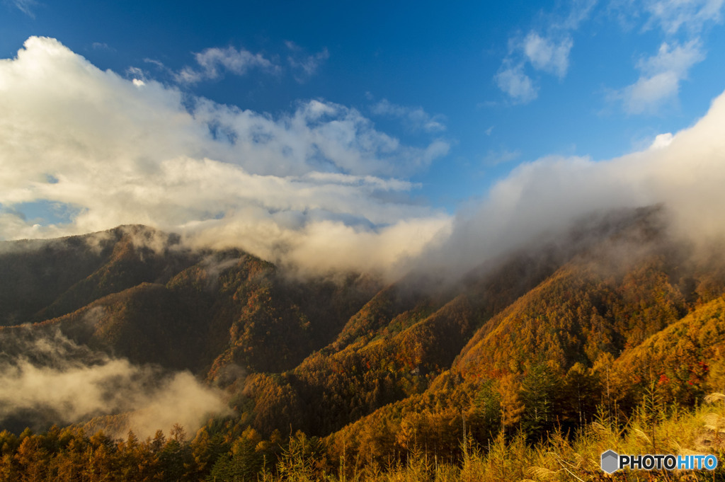 紅葉の山並み
