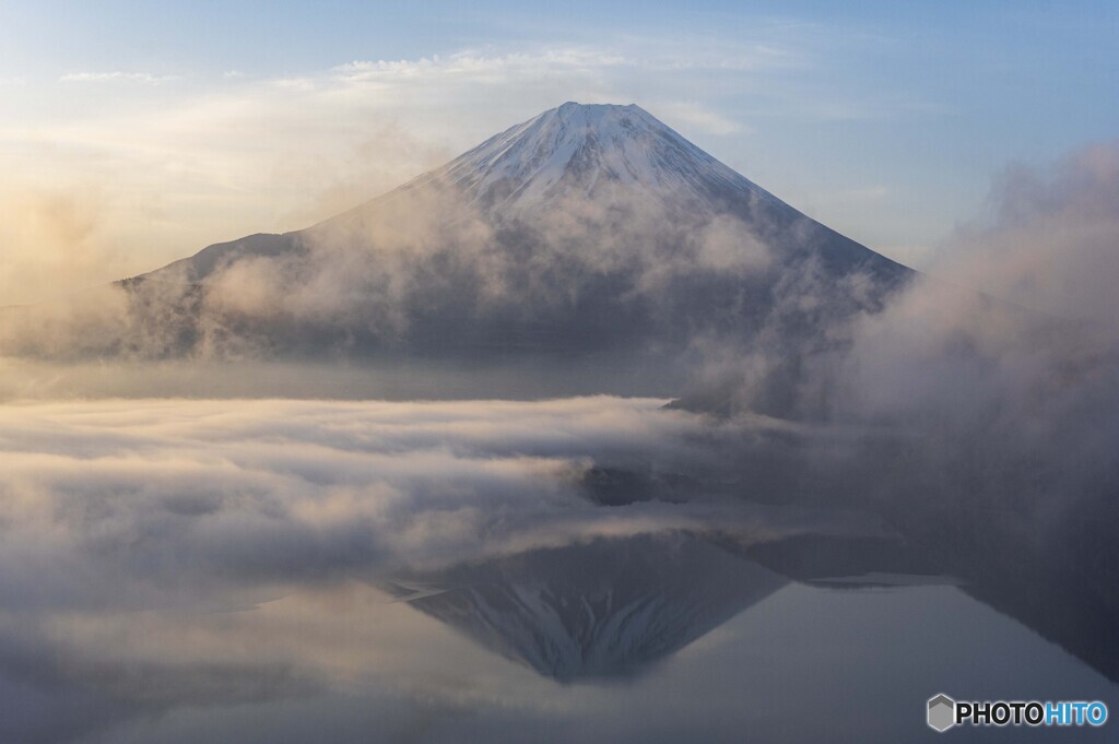 雲下の鏡