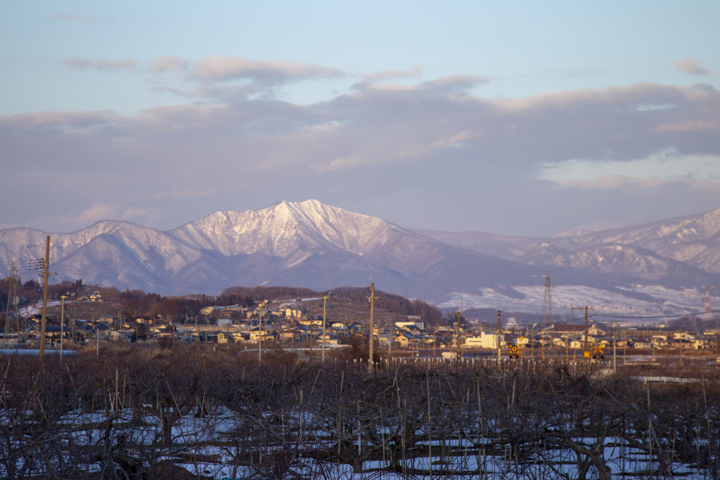 高社山を遠く望む！