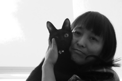 顔がつぶれとるやんけ