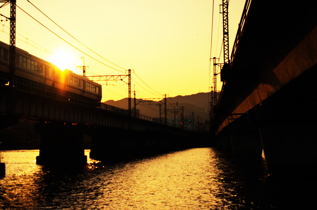 夕暮れの瀬田川鉄橋