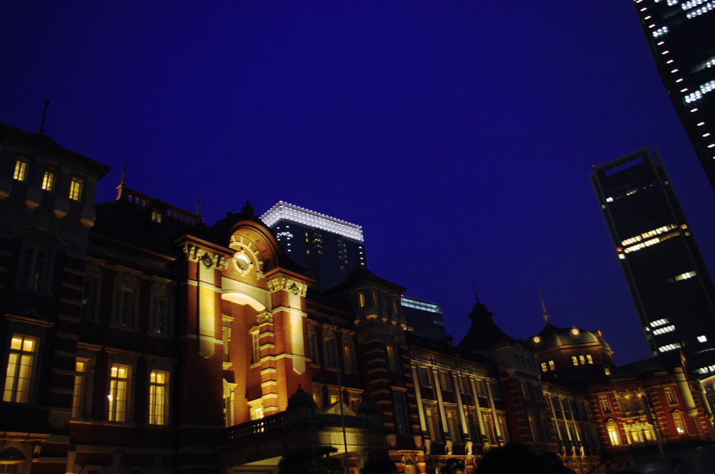 東京駅丸の内20：00