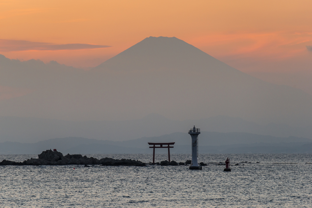 裕次郎灯台と富士山