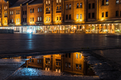 雨上がりの赤レンガ倉庫