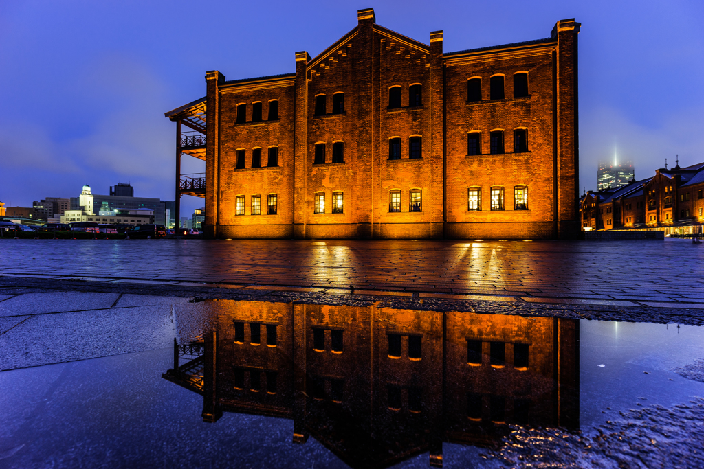 雨の赤レンガ倉庫