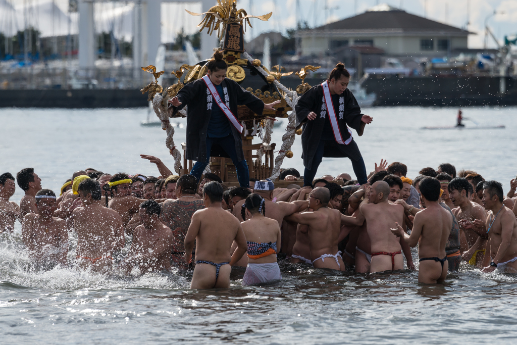 江ノ島東浜寒中神輿