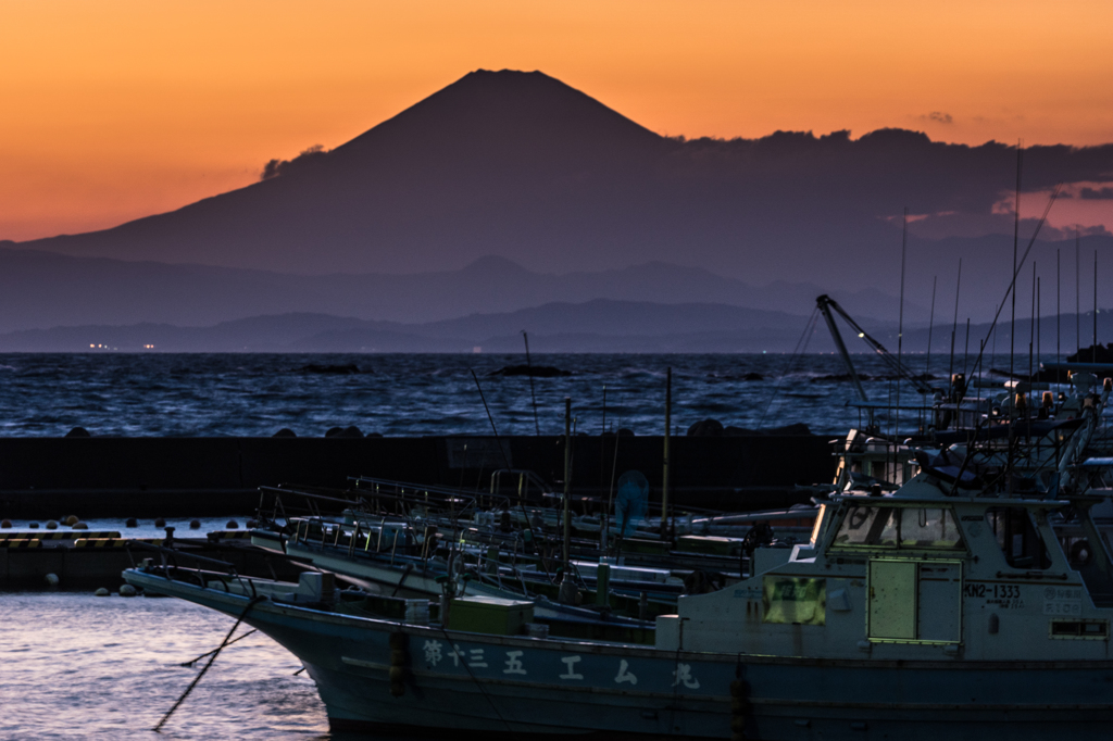 真名瀬漁港からの富士