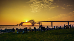 ダイヤモンド富士の日、東京ゲートブリッジに集まるカメラマンたち