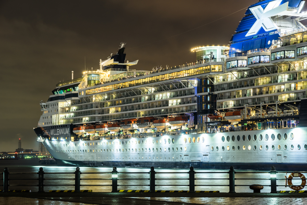 セレブリティ・ミレニアム　横浜入港